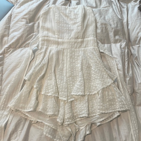 Selfie Leslie Flowy Romper - Picture 4 of 6